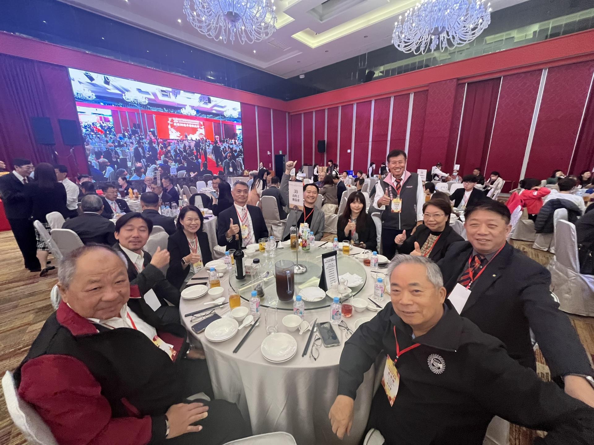 參加「臺南市安平產業園區啟用50週年聯歡晚會」。